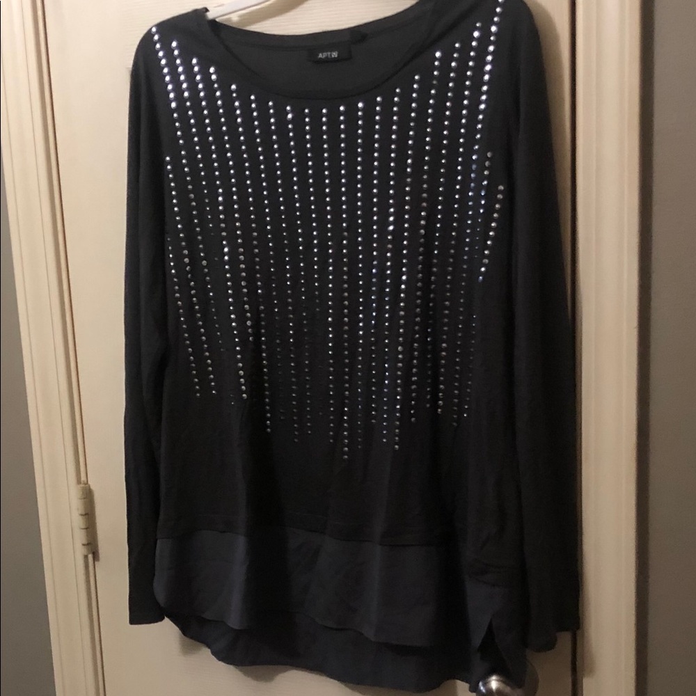 Women’s long sleeved top